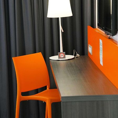 Hotel Ibis Styles Caen Centre Gare Esterno foto