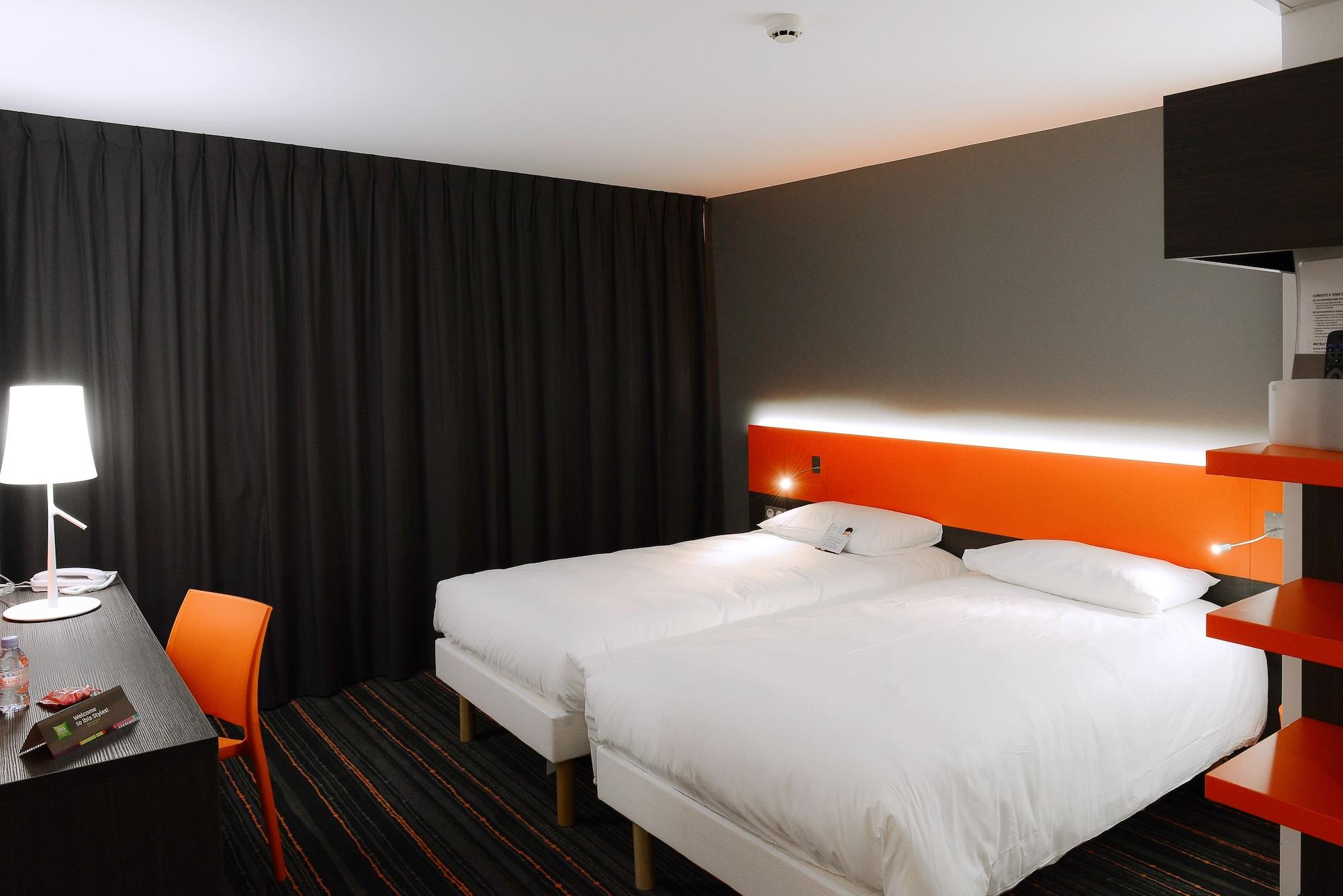 Hotel Ibis Styles Caen Centre Gare Esterno foto