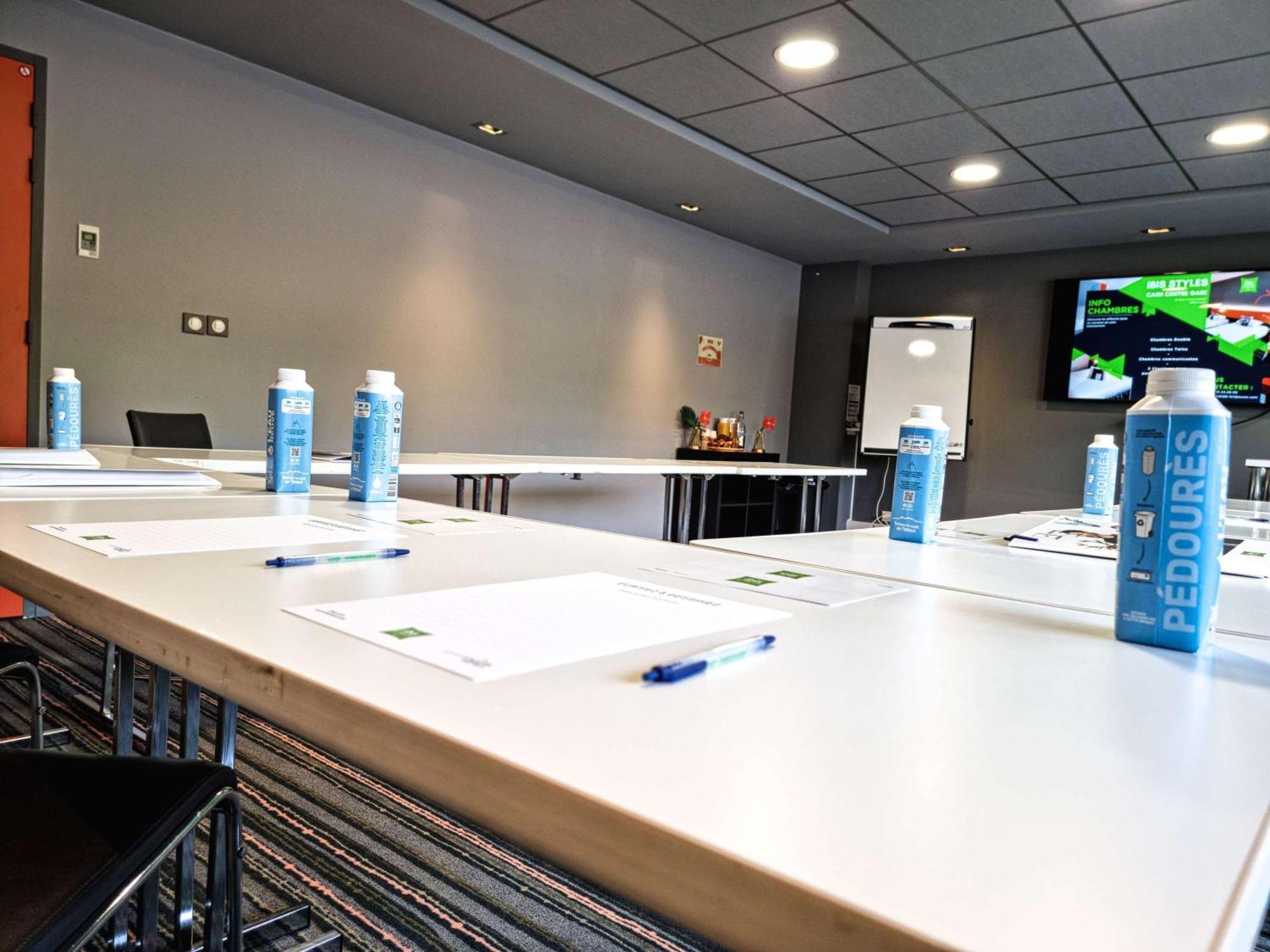 Hotel Ibis Styles Caen Centre Gare Esterno foto