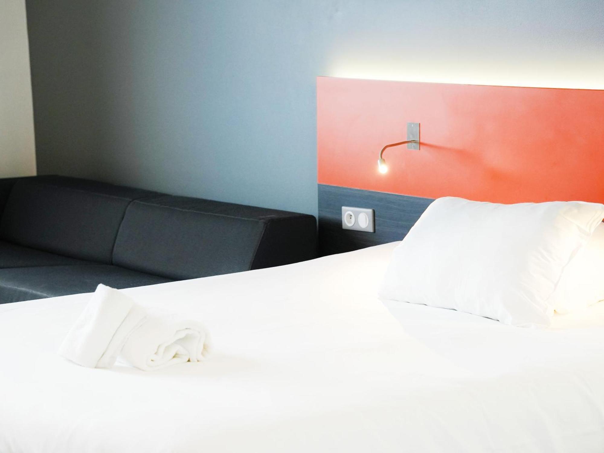Hotel Ibis Styles Caen Centre Gare Esterno foto