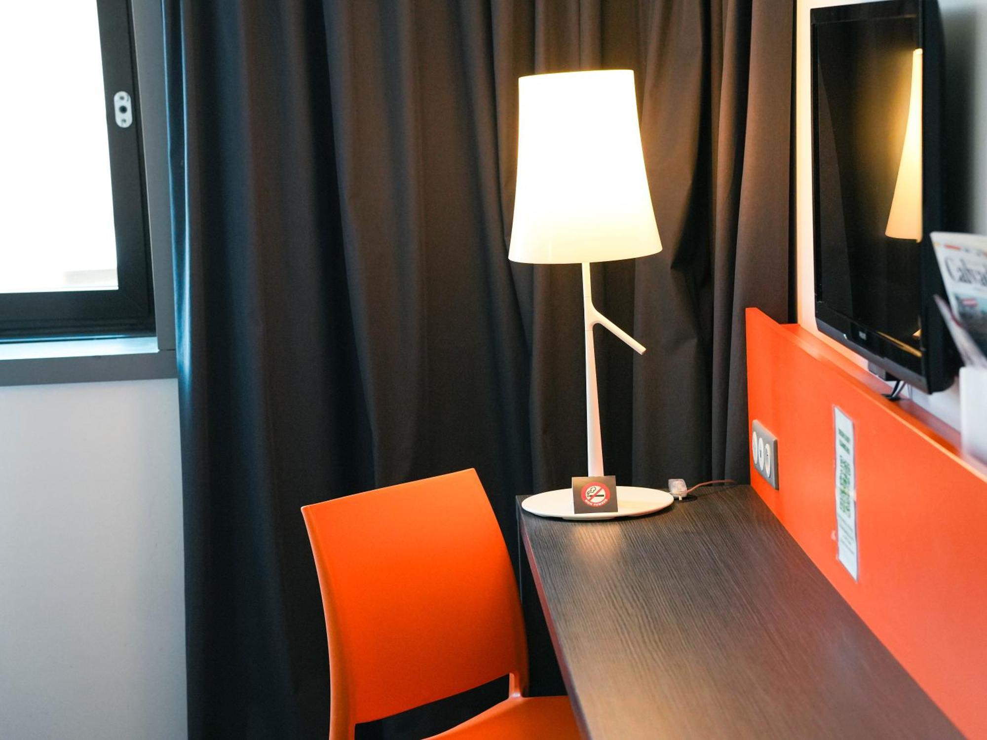 Hotel Ibis Styles Caen Centre Gare Esterno foto