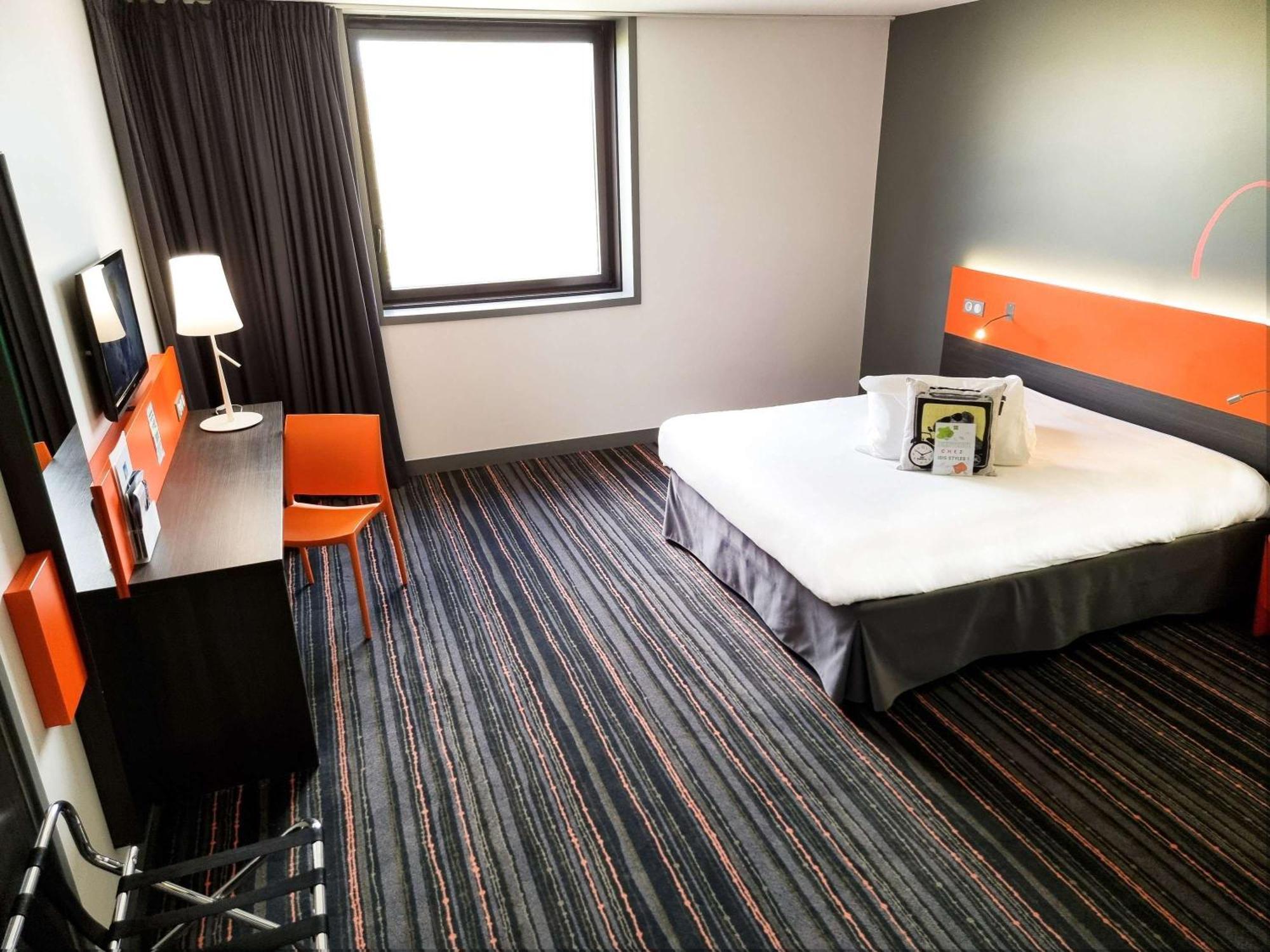 Hotel Ibis Styles Caen Centre Gare Esterno foto