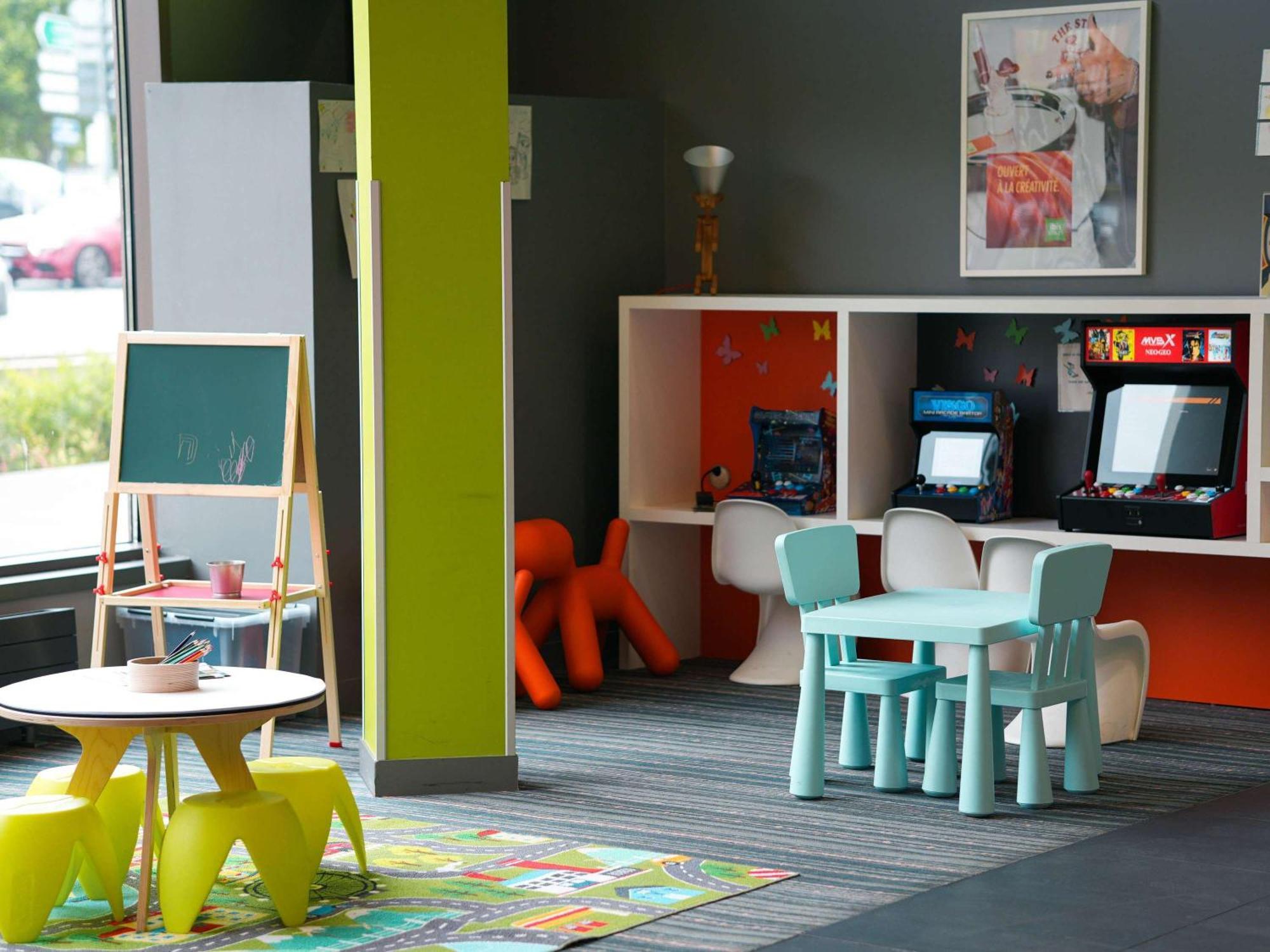 Hotel Ibis Styles Caen Centre Gare Esterno foto