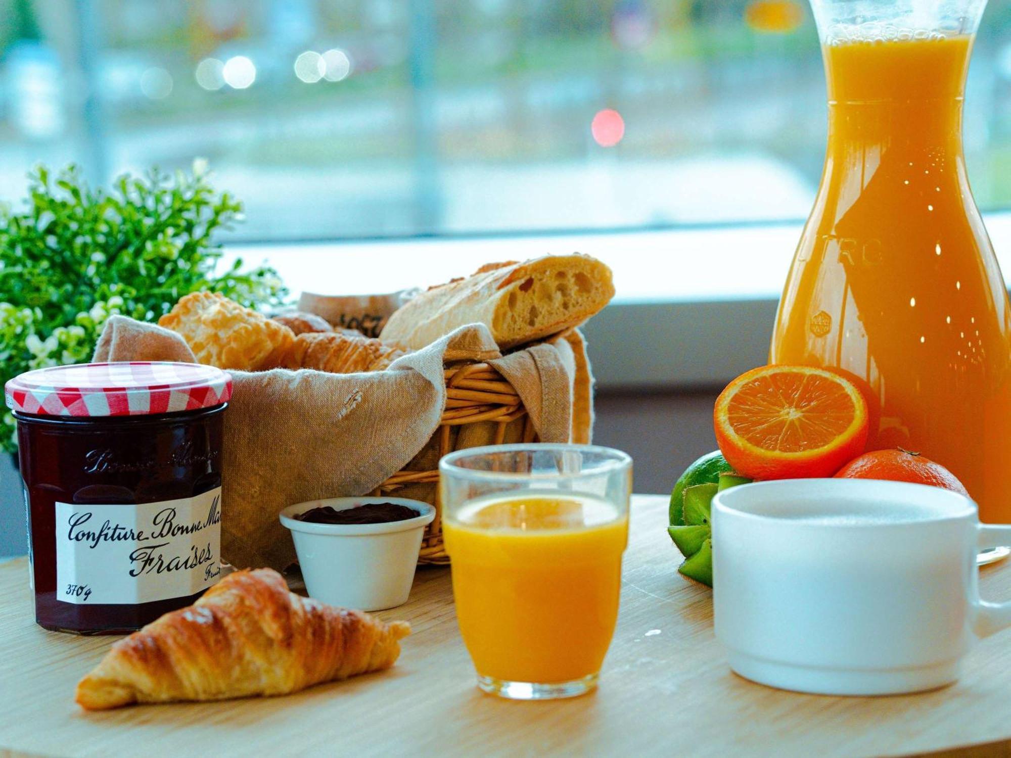 Hotel Ibis Styles Caen Centre Gare Esterno foto