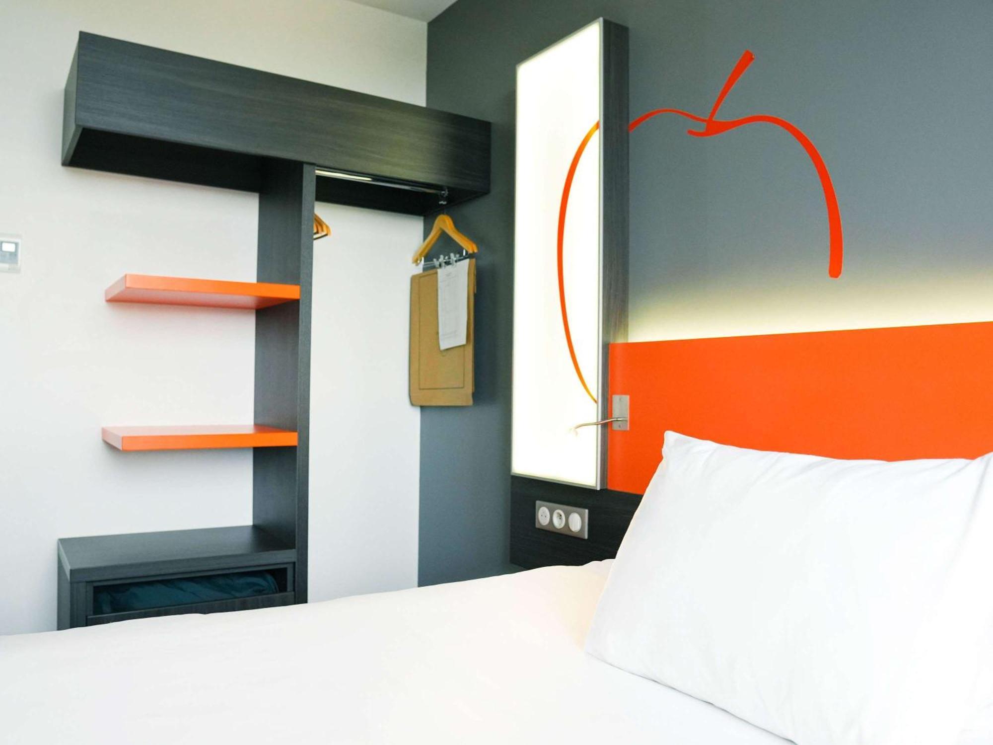 Hotel Ibis Styles Caen Centre Gare Esterno foto