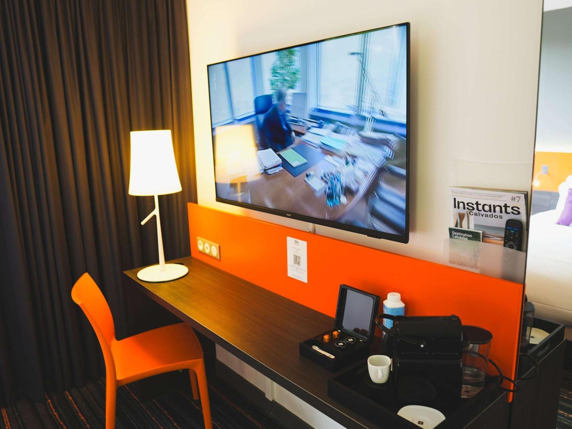Hotel Ibis Styles Caen Centre Gare Esterno foto