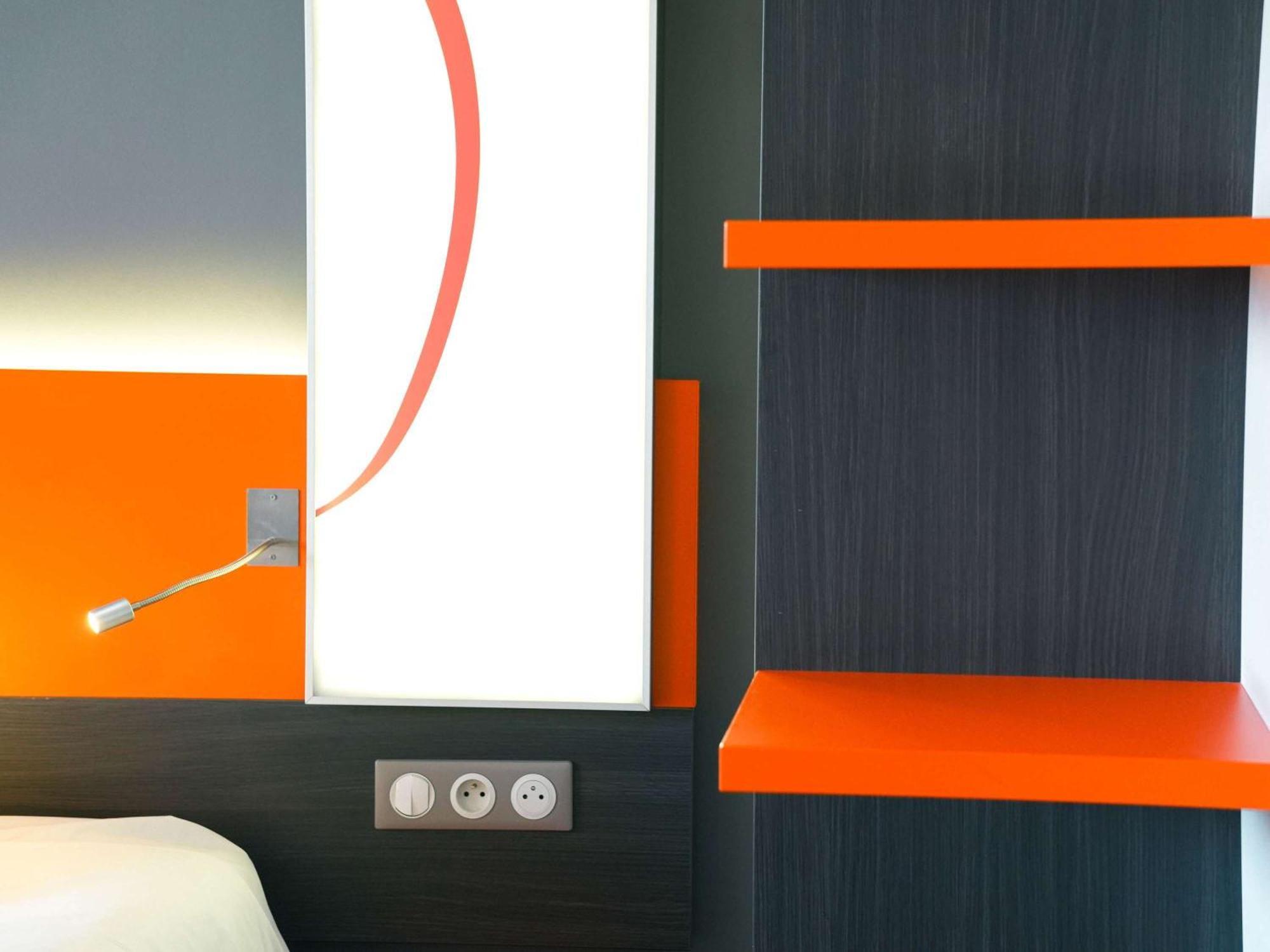 Hotel Ibis Styles Caen Centre Gare Esterno foto