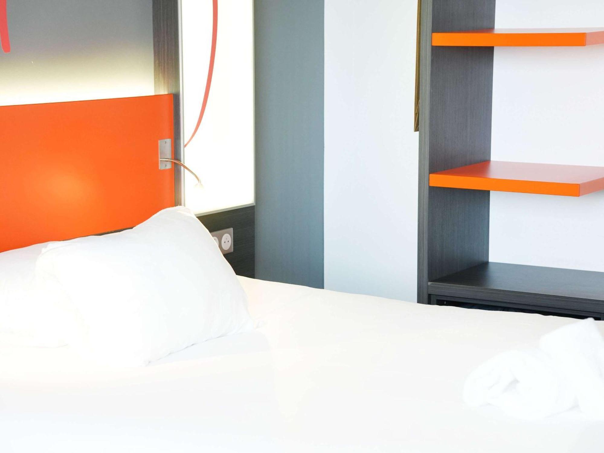 Hotel Ibis Styles Caen Centre Gare Esterno foto