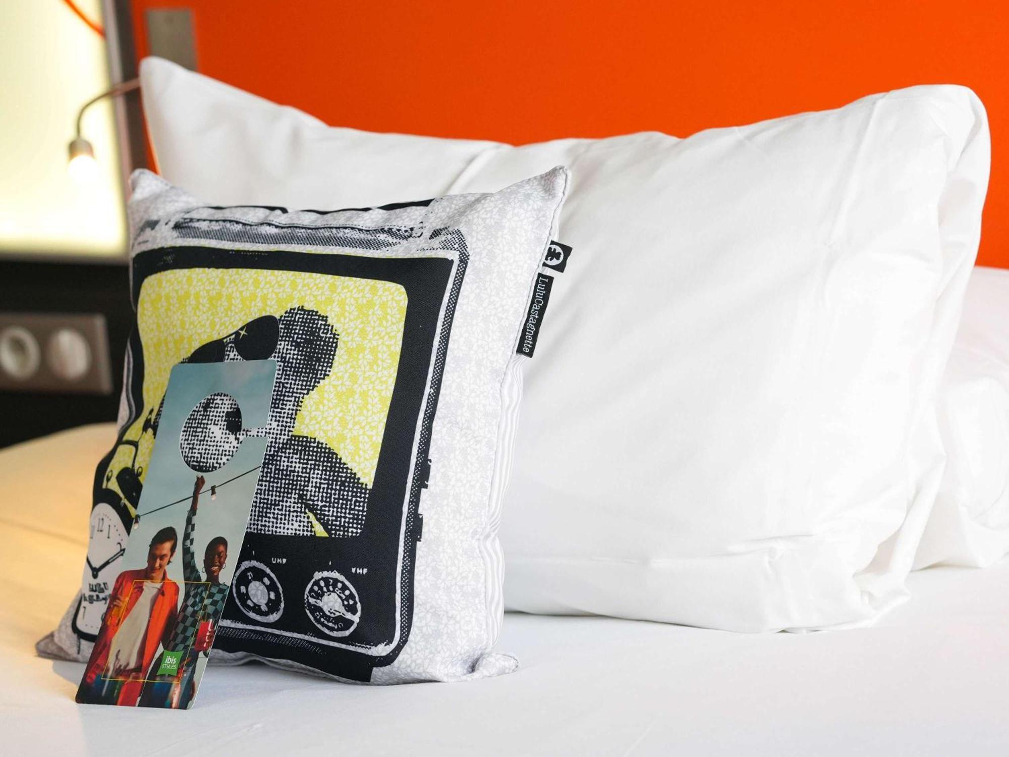 Hotel Ibis Styles Caen Centre Gare Esterno foto