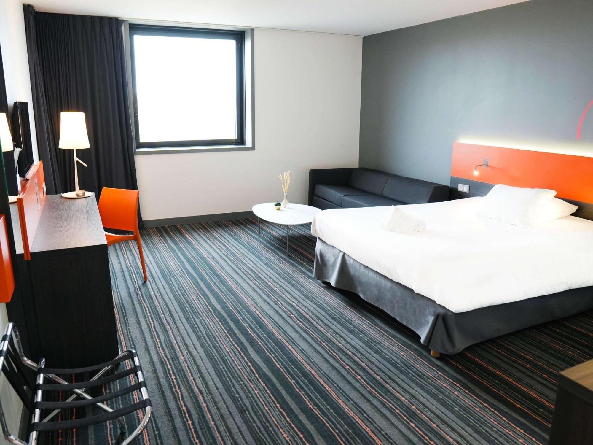 Hotel Ibis Styles Caen Centre Gare Esterno foto