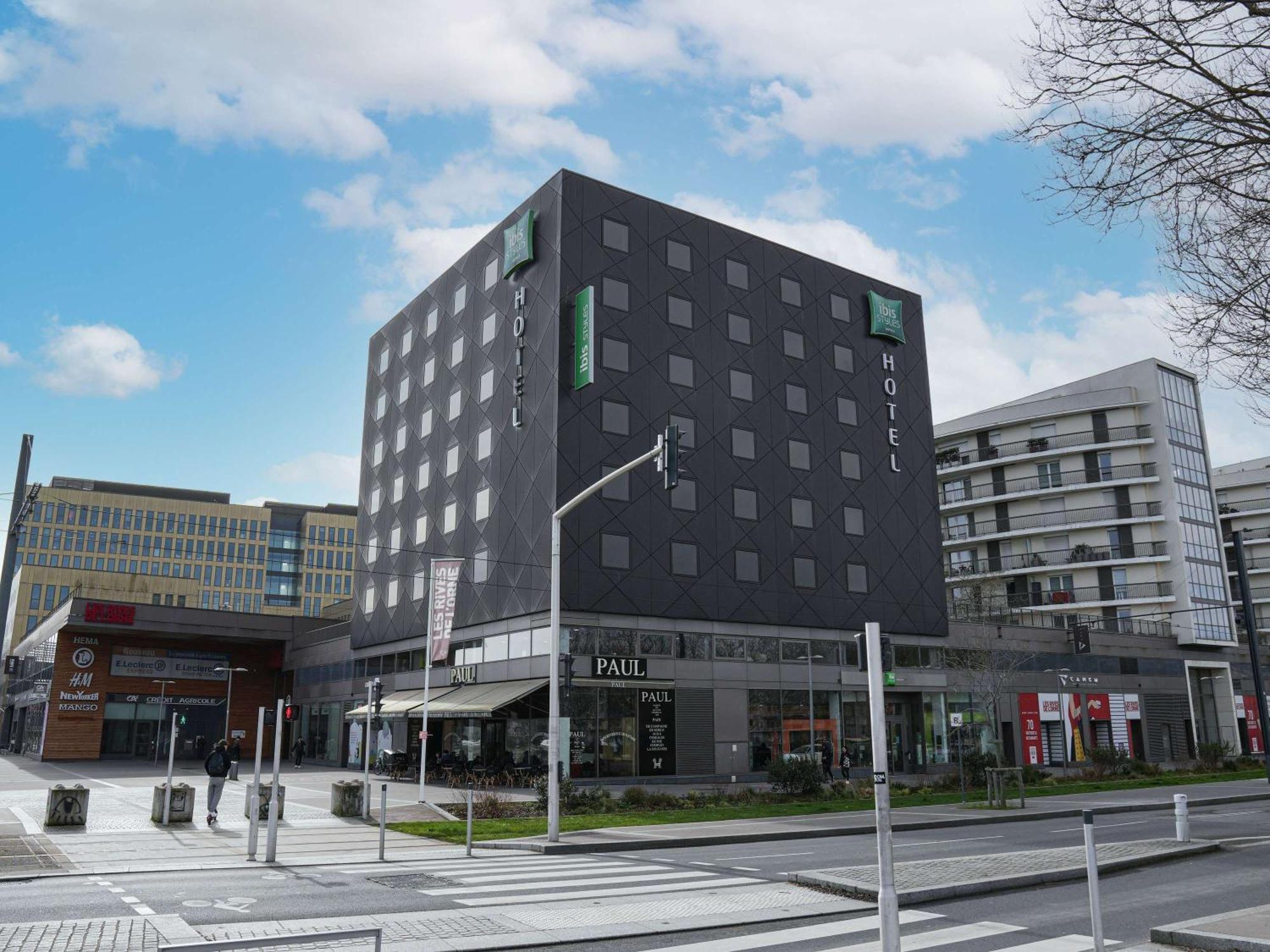 Hotel Ibis Styles Caen Centre Gare Esterno foto